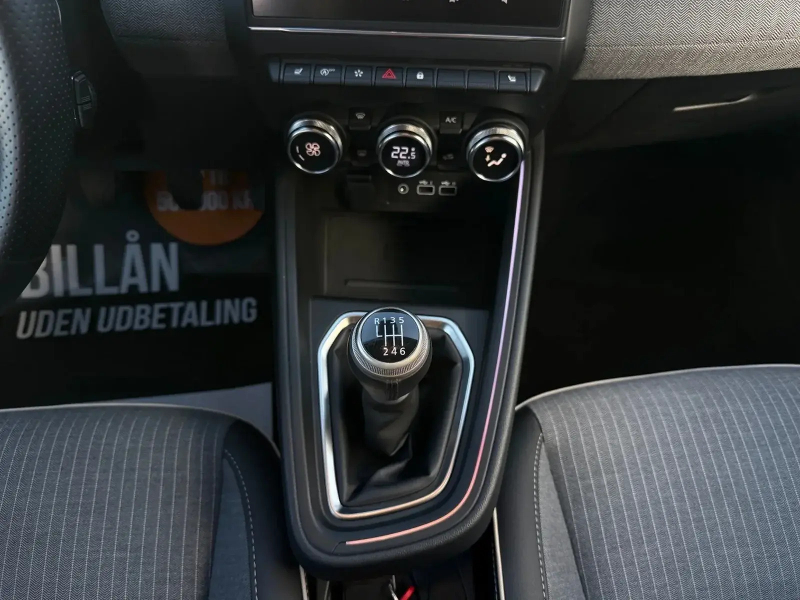 Grå Renault Clio V fra 2025