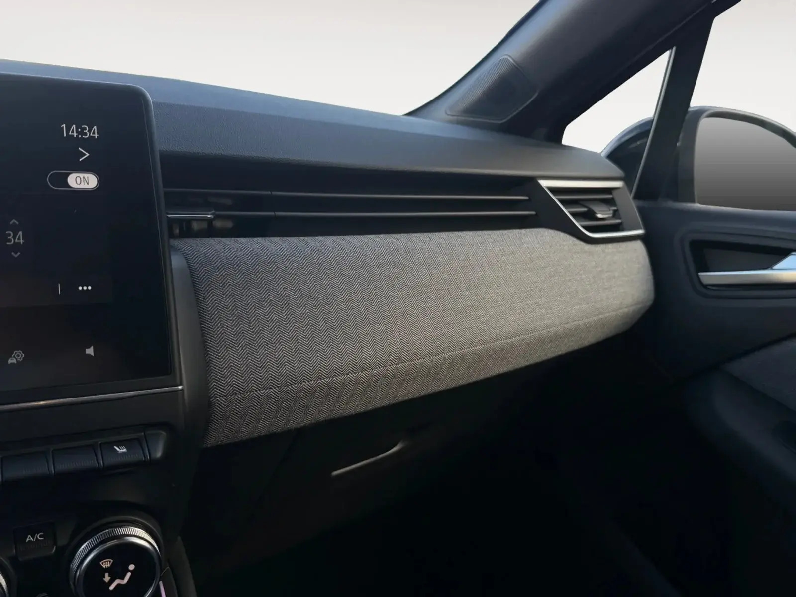 Grå Renault Clio V fra 2025