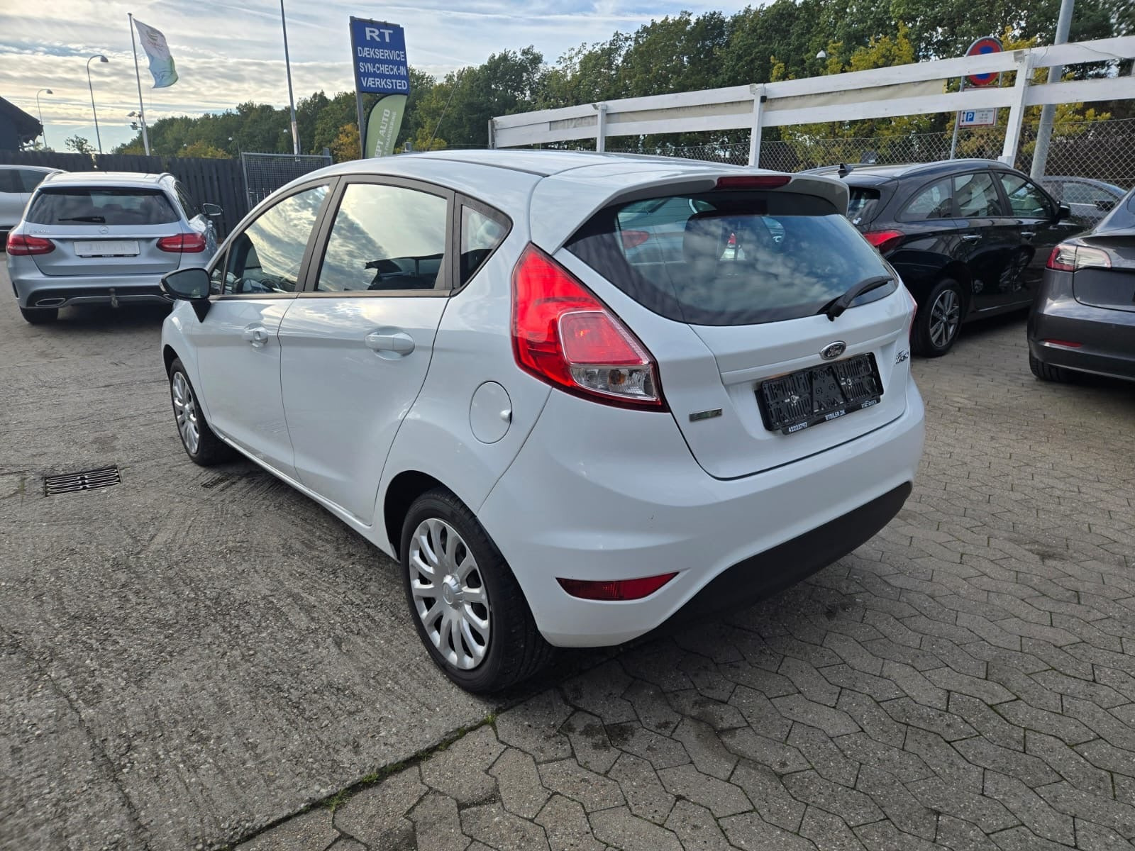 Hvid Ford Fiesta fra 2015