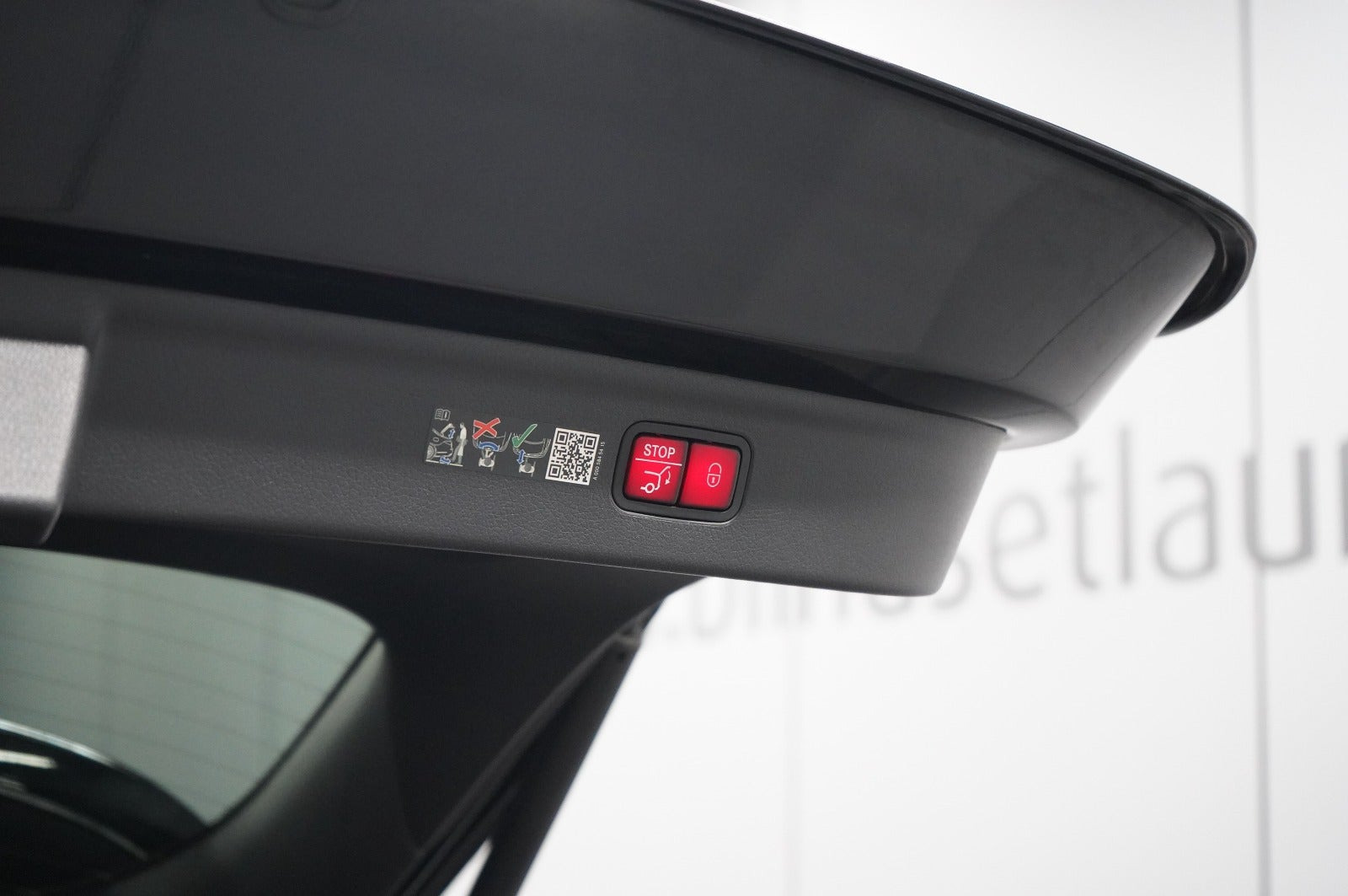 Sort Mercedes EQE350 SUV fra 2023