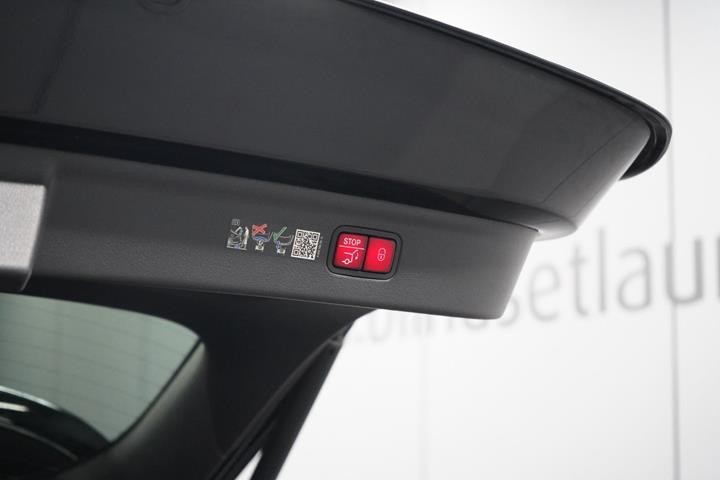 Sort Mercedes EQE350 SUV fra 2023