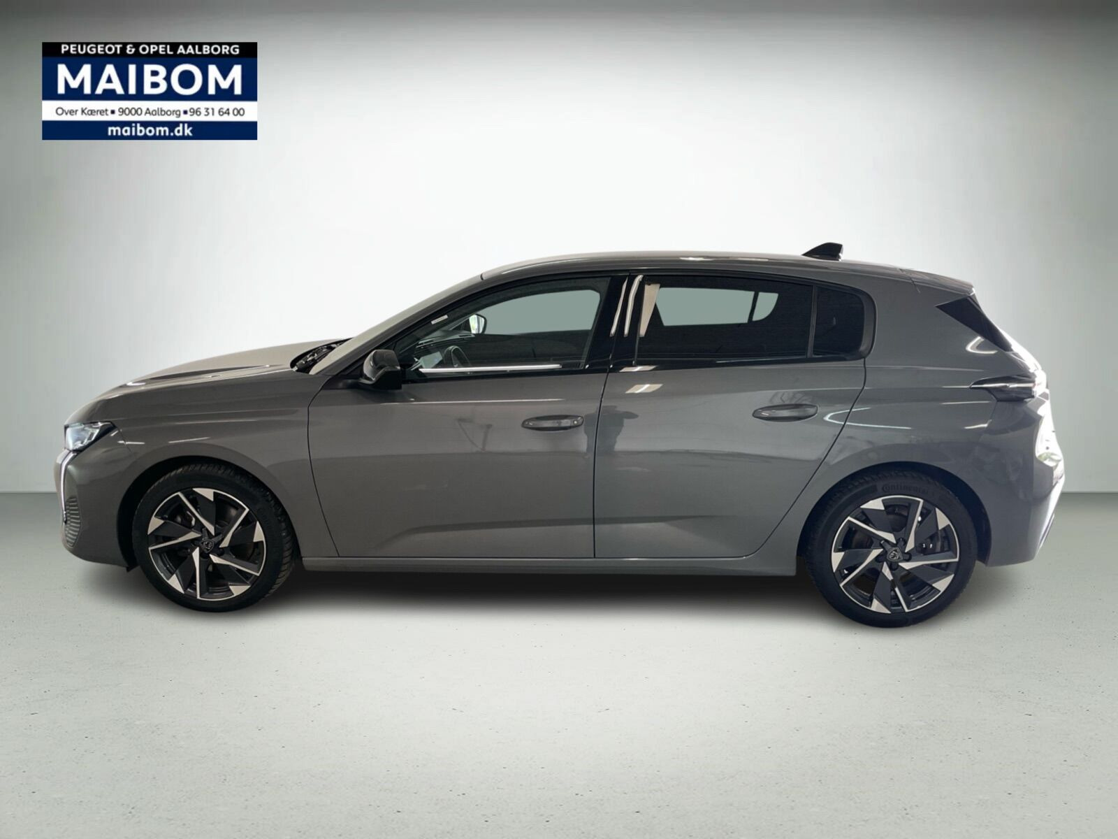 Grå Peugeot 308 fra 2024