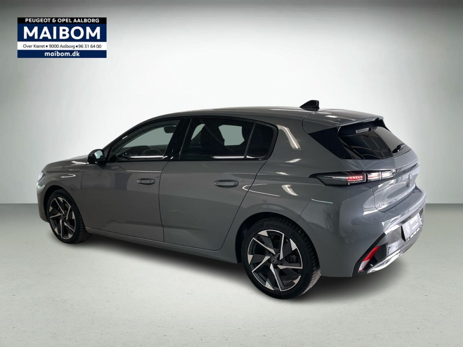 Grå Peugeot 308 fra 2024
