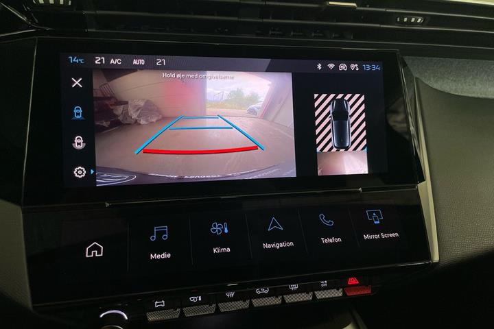 Grå Peugeot 308 fra 2024