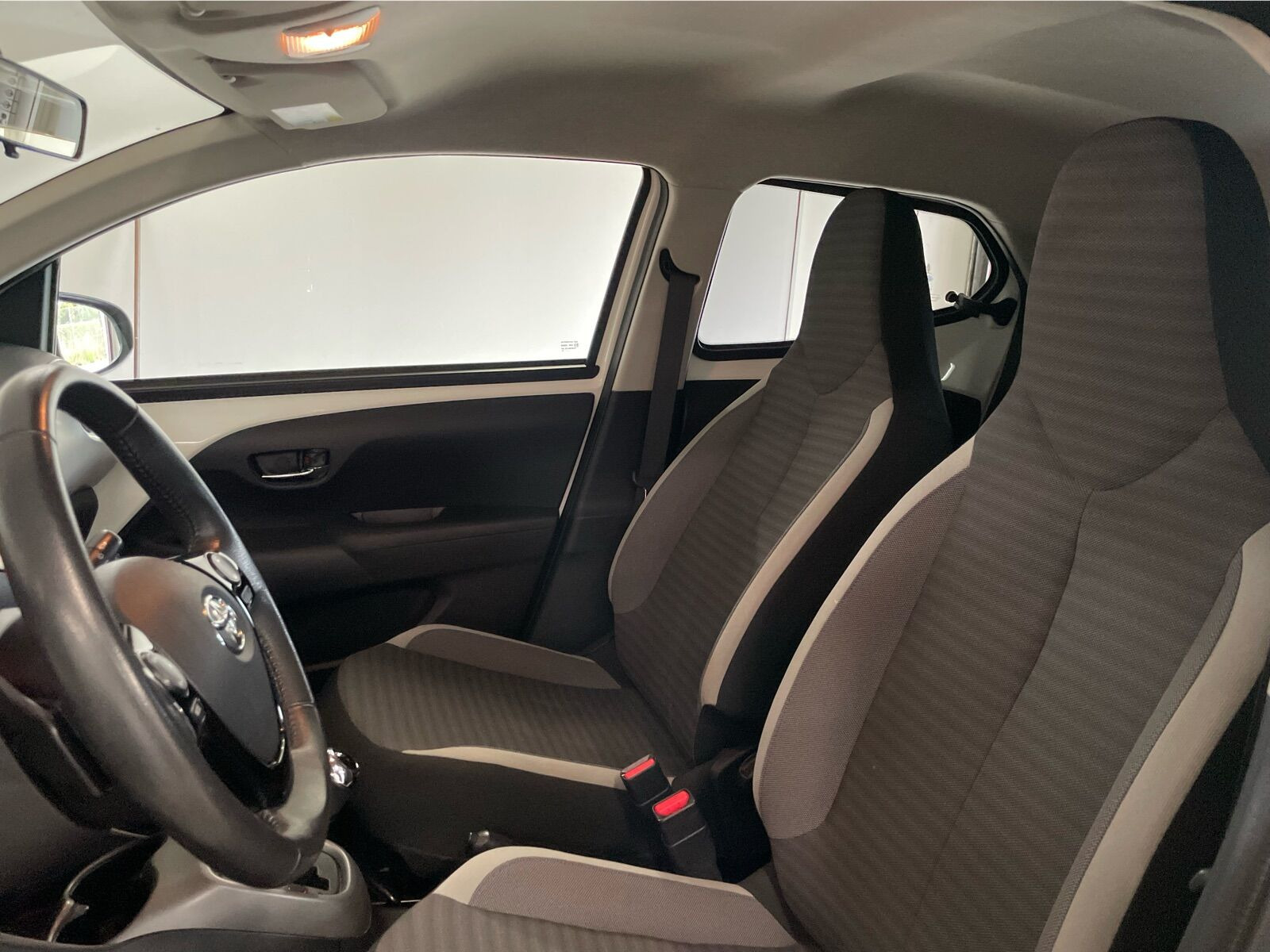 Hvid Toyota Aygo fra 2019