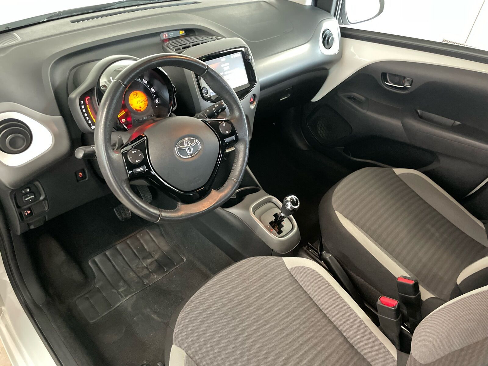 Hvid Toyota Aygo fra 2019