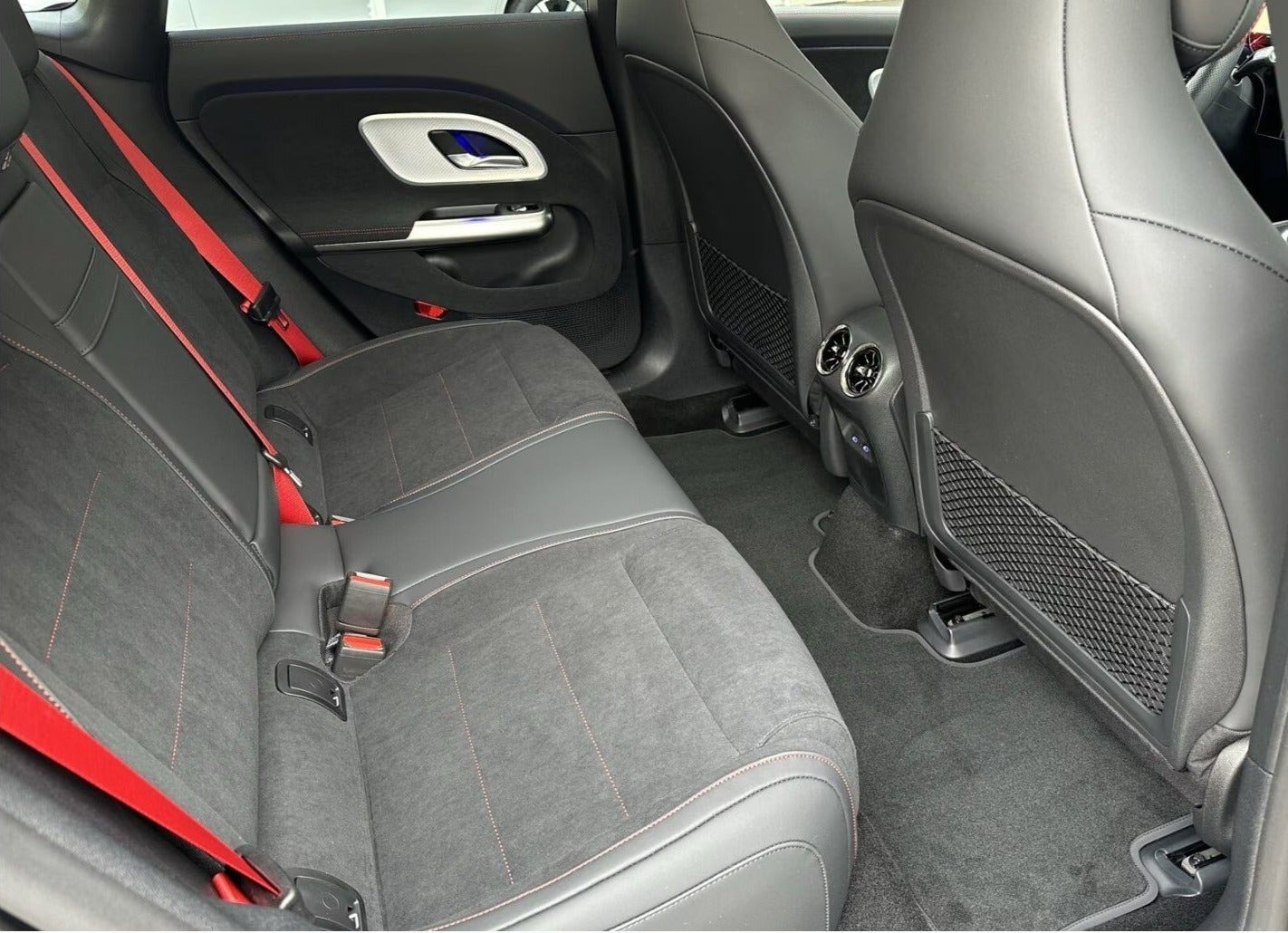 Sort Mercedes CLA350 fra 2026