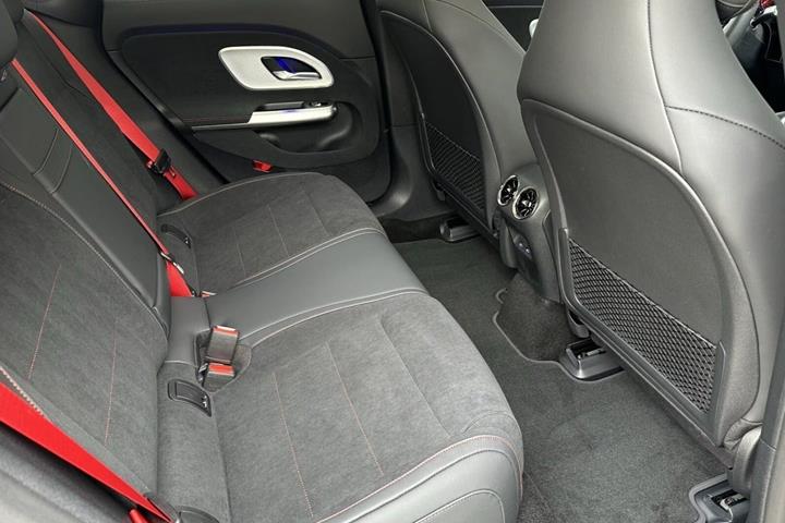 Sort Mercedes CLA350 fra 2026