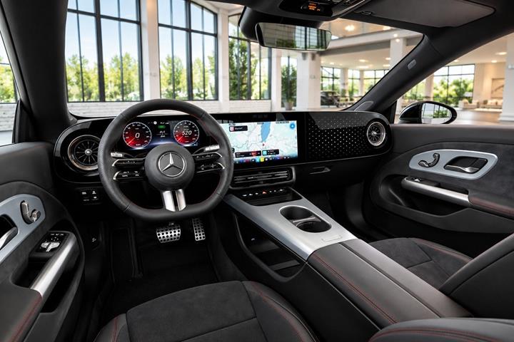 Blå Mercedes CLA350 fra 2026