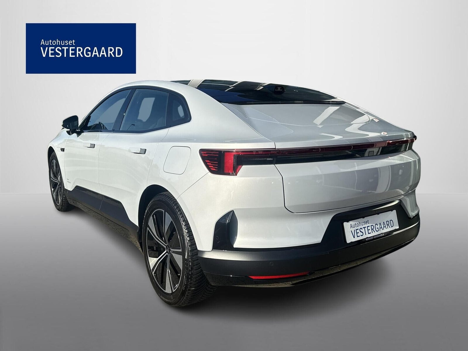 Sølv Polestar 4 fra 2025