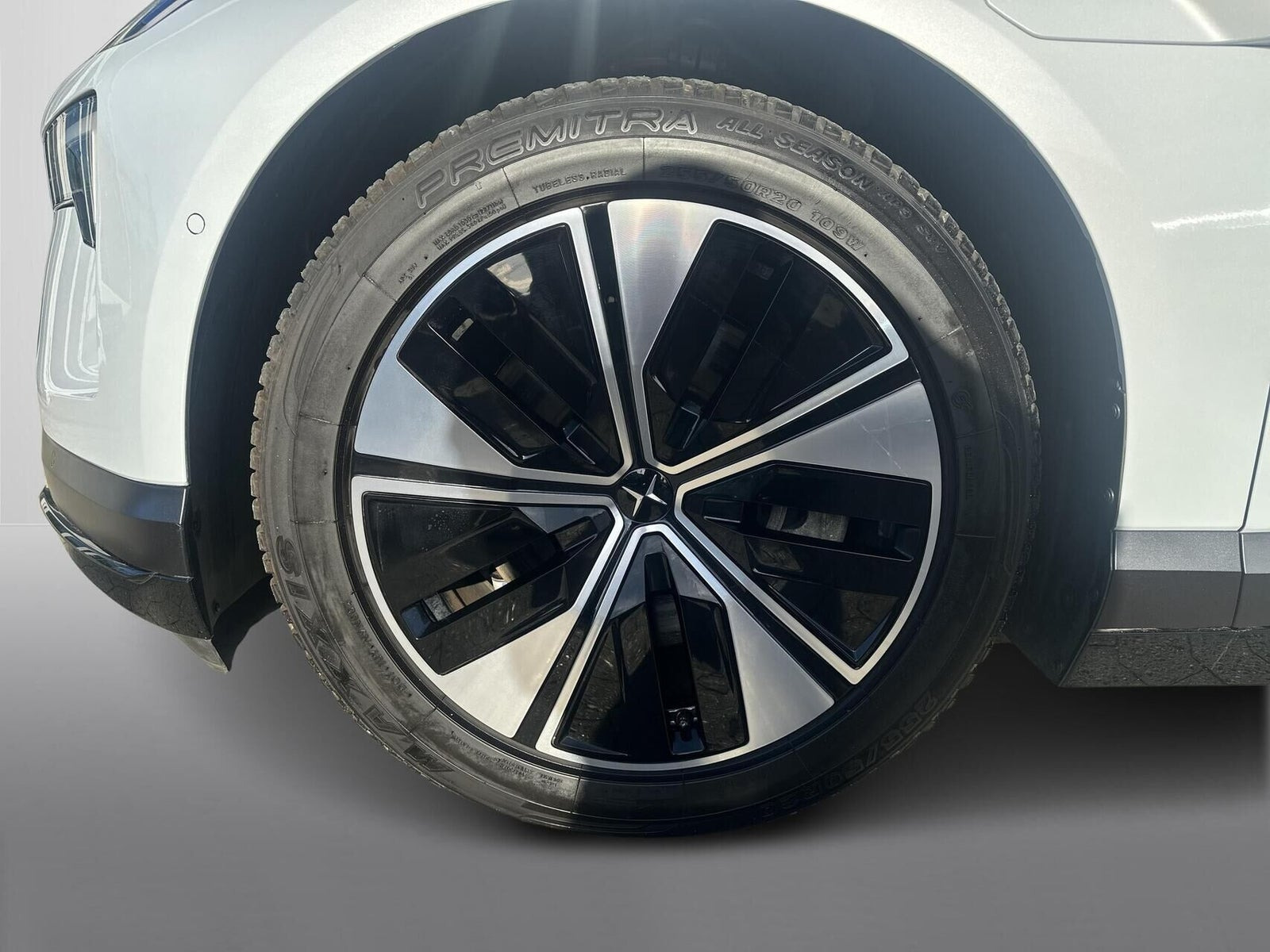Sølv Polestar 4 fra 2025