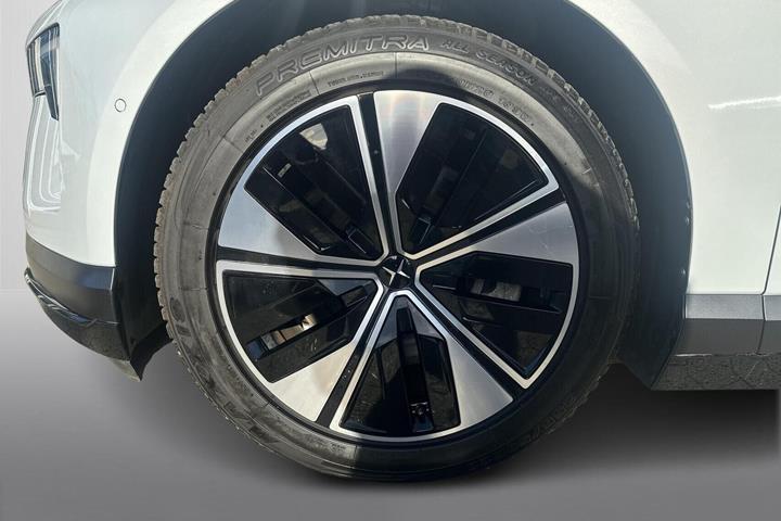 Sølv Polestar 4 fra 2025
