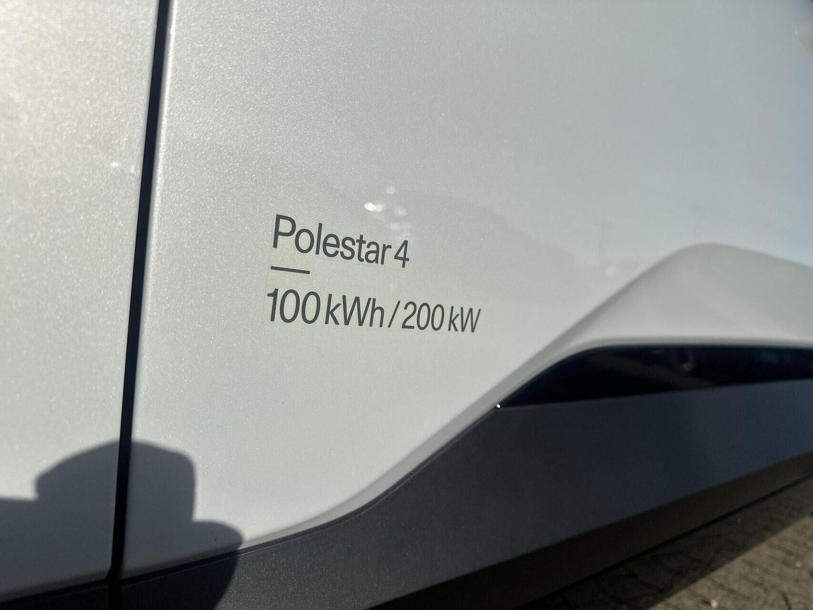 Sølv Polestar 4 fra 2025