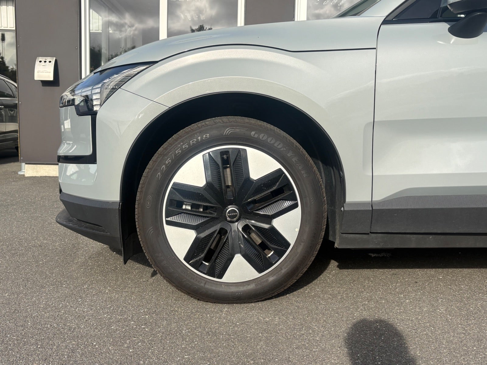 Grå Volvo EX30 fra 2024