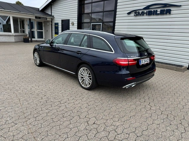 Blå Mercedes E300 de fra 2019