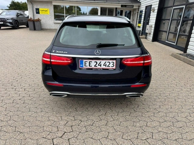 Blå Mercedes E300 de fra 2019