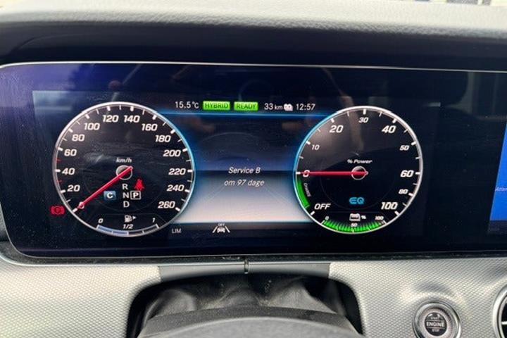 Blå Mercedes E300 de fra 2019