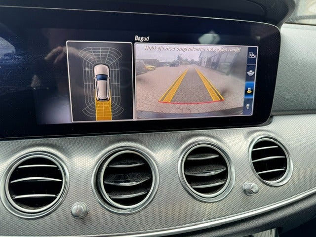 Blå Mercedes E300 de fra 2019