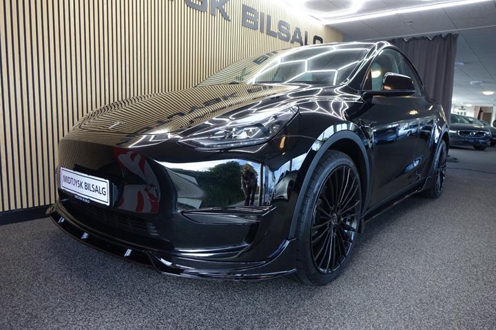 Sort Tesla Model Y fra 2023