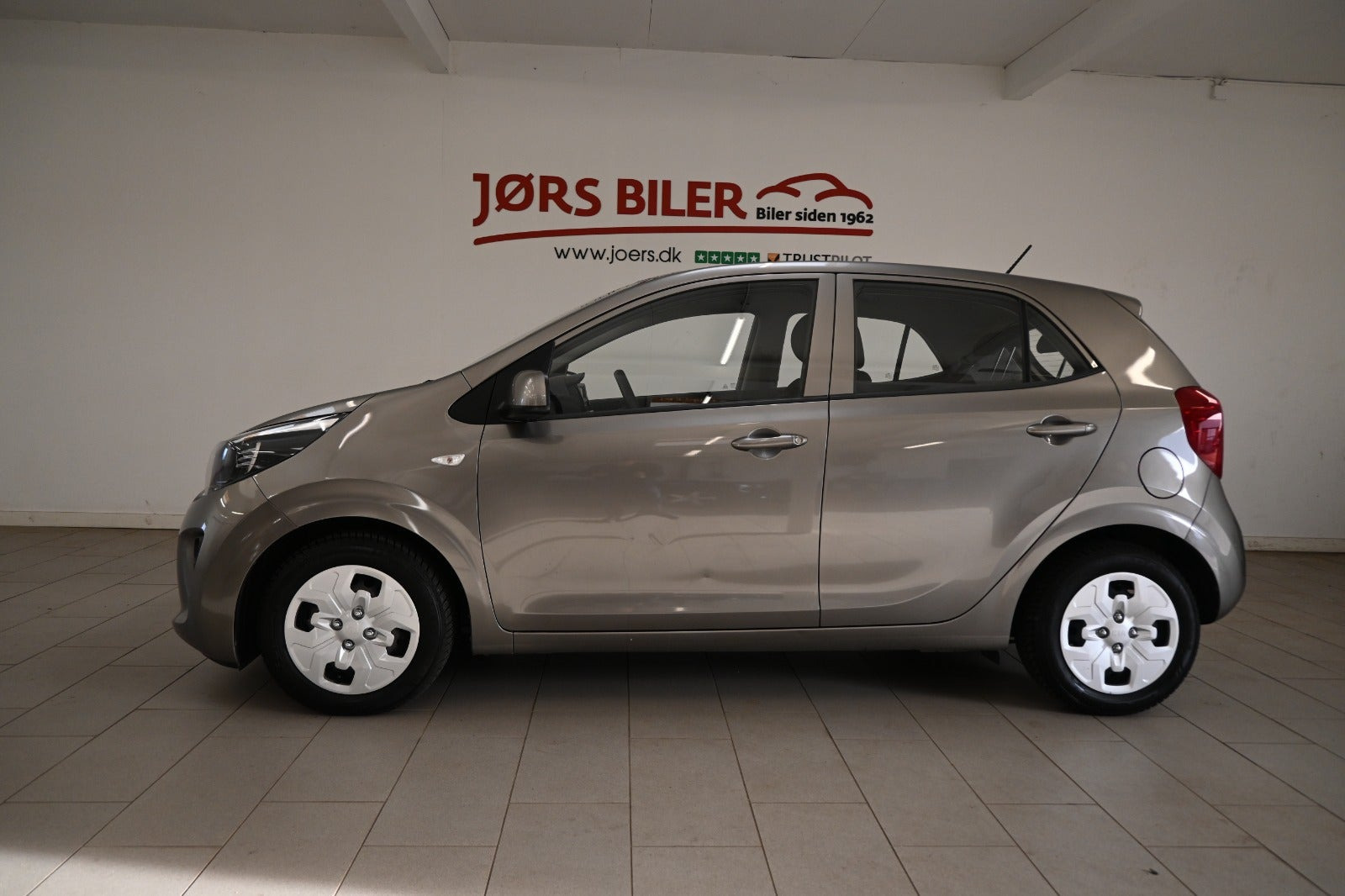 Beige Kia Picanto fra 2020