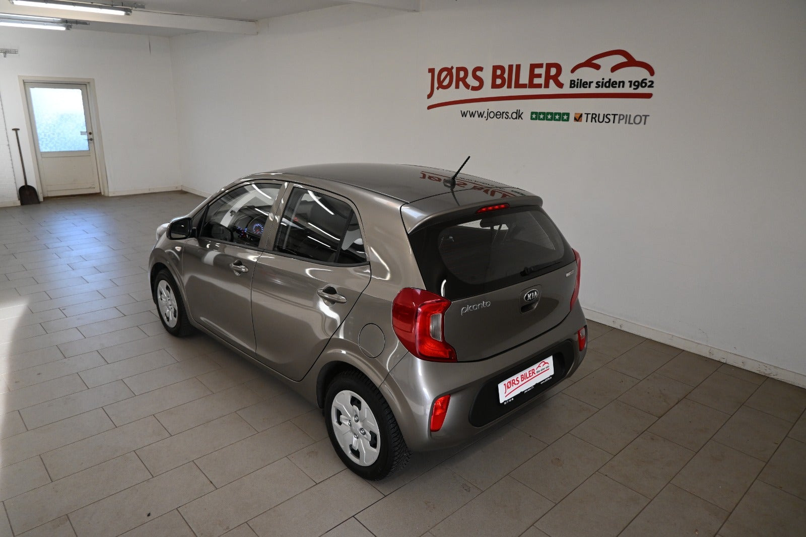 Beige Kia Picanto fra 2020
