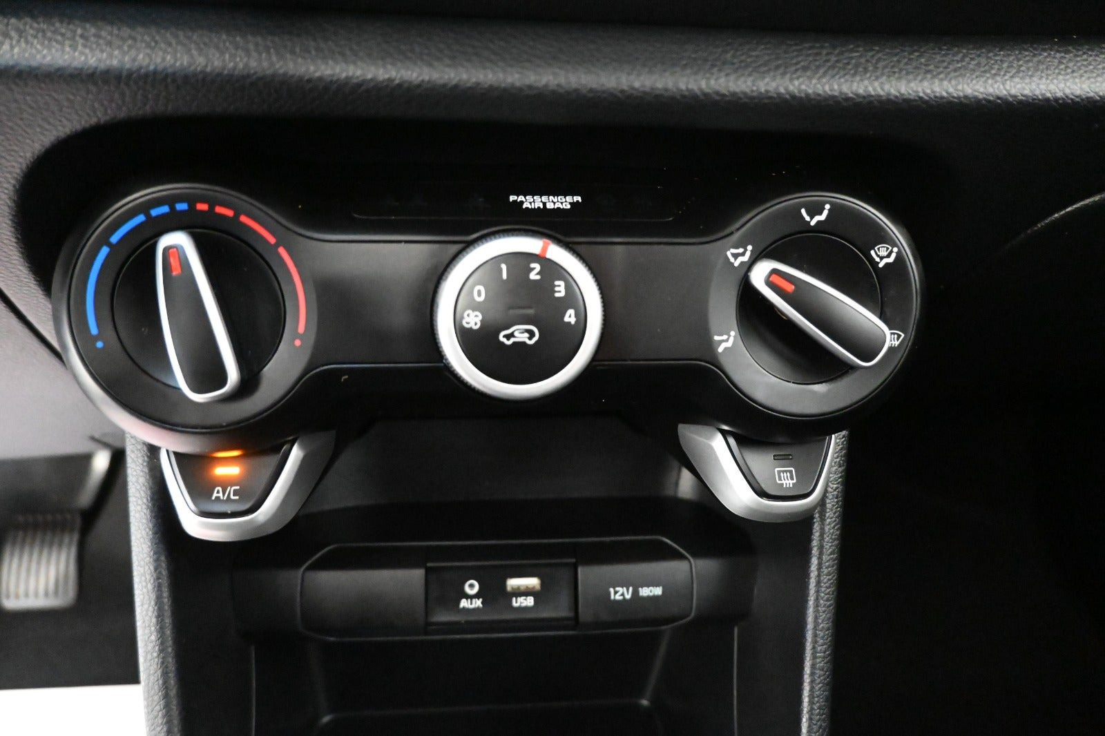 Beige Kia Picanto fra 2020