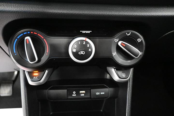 Beige Kia Picanto fra 2020