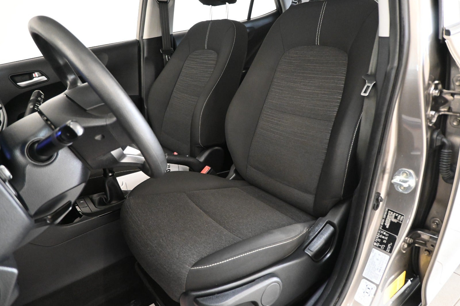 Beige Kia Picanto fra 2020