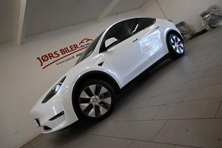 Hvid Tesla Model Y fra 2021