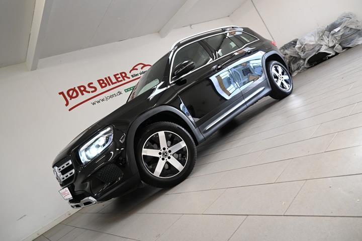 Sort Mercedes GLB200 fra 2020 set udefra
