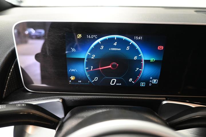 Sort Mercedes GLB200 fra 2020