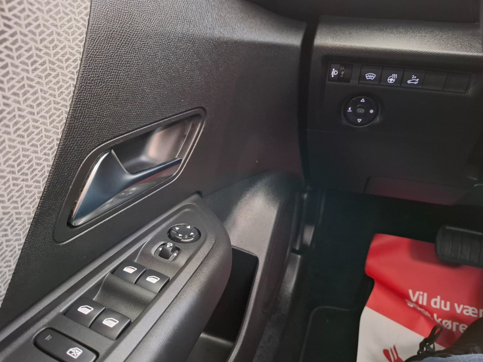 Sort Citroën ë-C4 X fra 2023