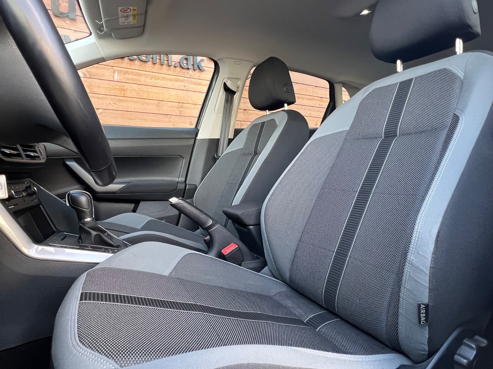 Beige VW Polo fra 2019