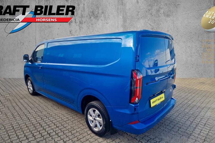 Blå Ford E-Transit Custom 320 L2 fra 2025 set udefra