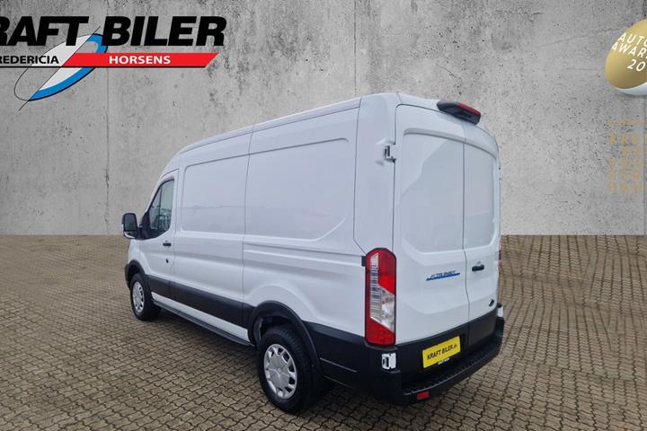 Hvid Ford E-Transit 350 L2 Van fra 2025