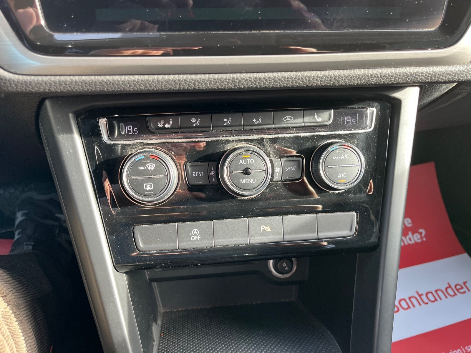 Grå VW Touran fra 2019