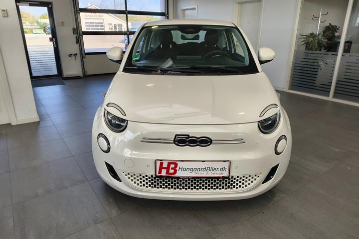 Hvid Fiat 500e fra 2024