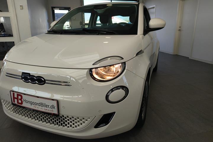 Hvid Fiat 500e fra 2024