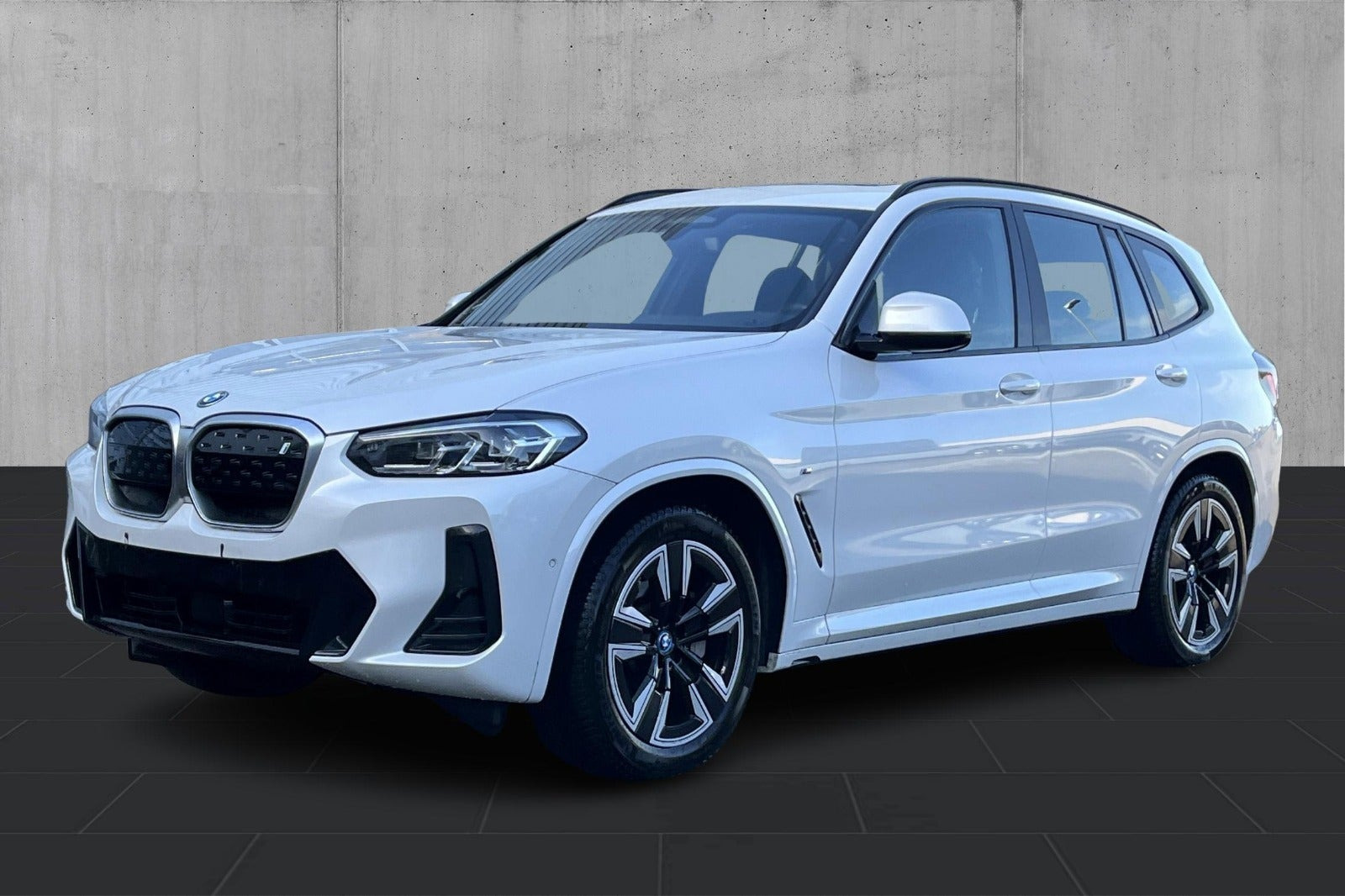 Hvid BMW iX3 fra 2023