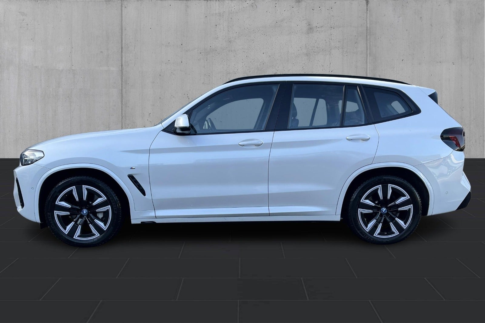 Hvid BMW iX3 fra 2023