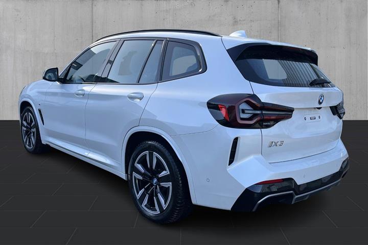 Hvid BMW iX3 fra 2023