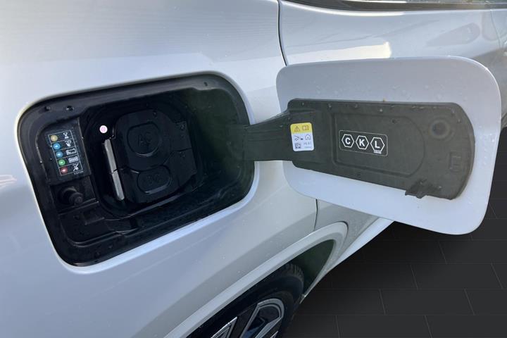 Hvid BMW iX3 fra 2023