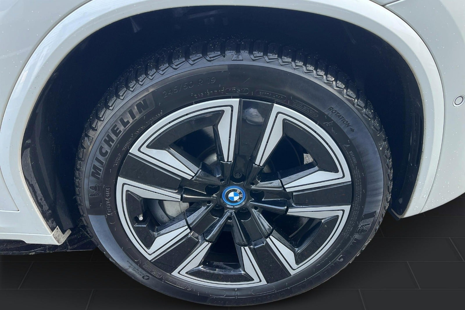 Hvid BMW iX3 fra 2023