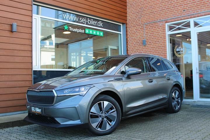 Grå Skoda Enyaq fra 2023