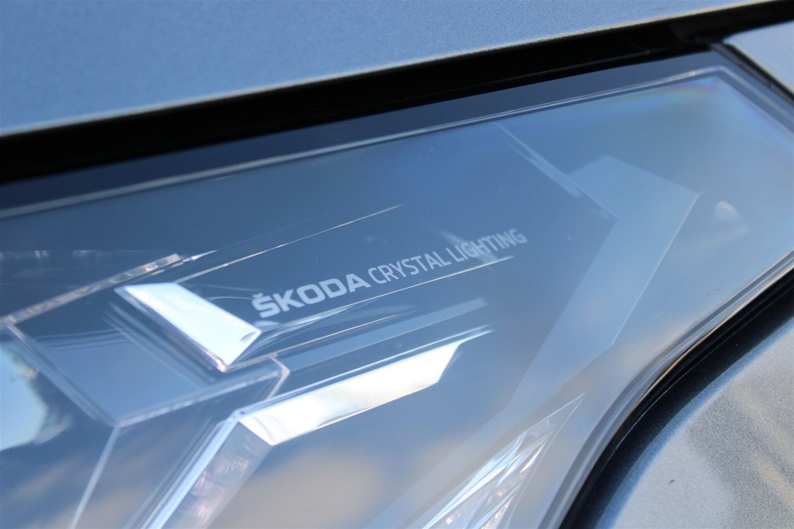Grå Skoda Enyaq fra 2023