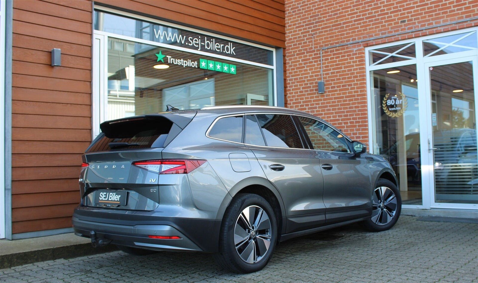Grå Skoda Enyaq fra 2023