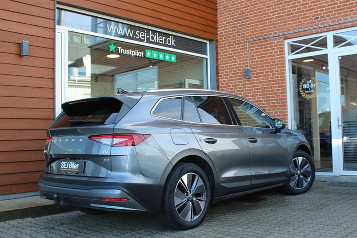 Grå Skoda Enyaq fra 2023