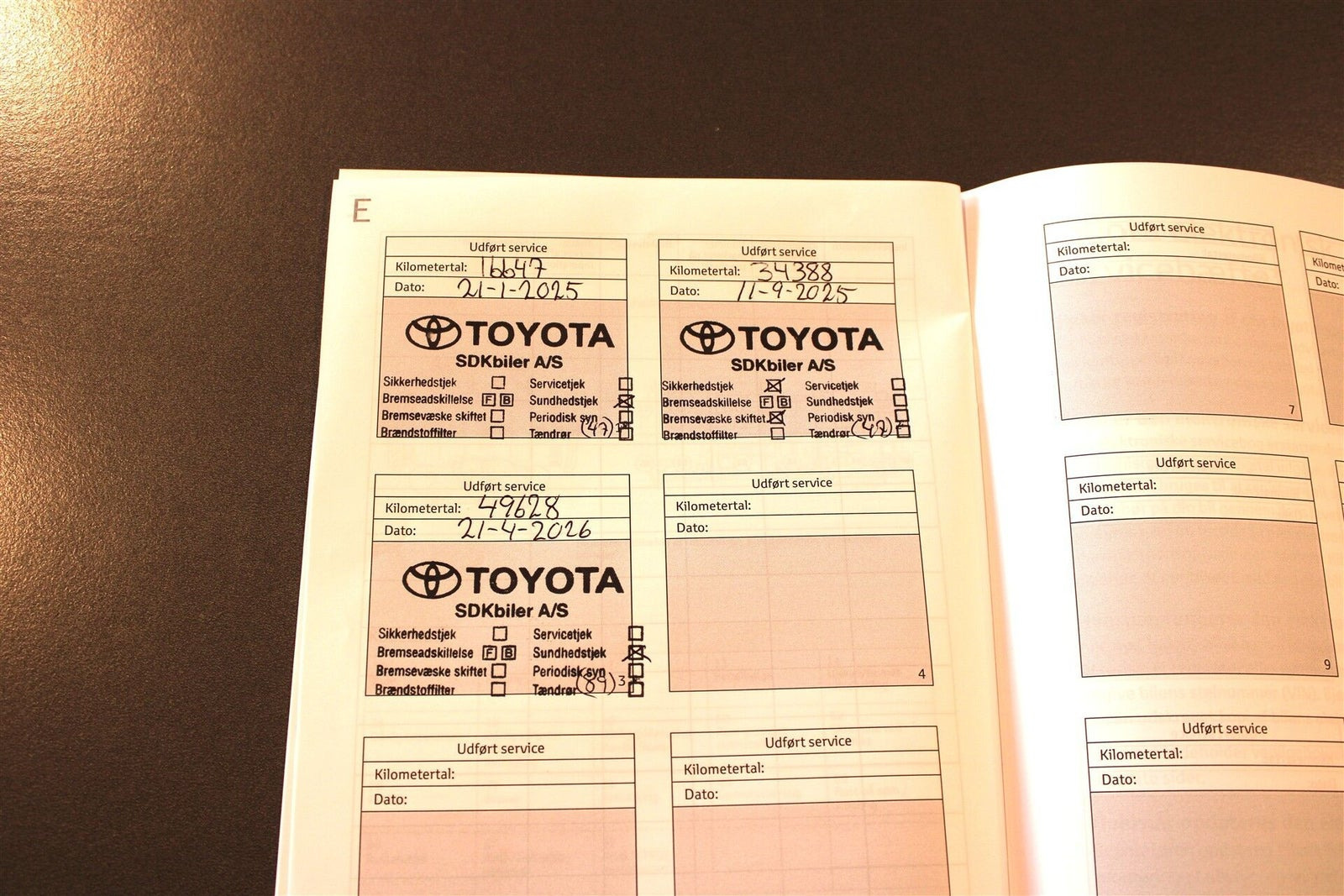 Hvid Toyota BZ4X fra 2023