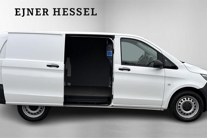 Hvid Mercedes Vito 116 fra 2023