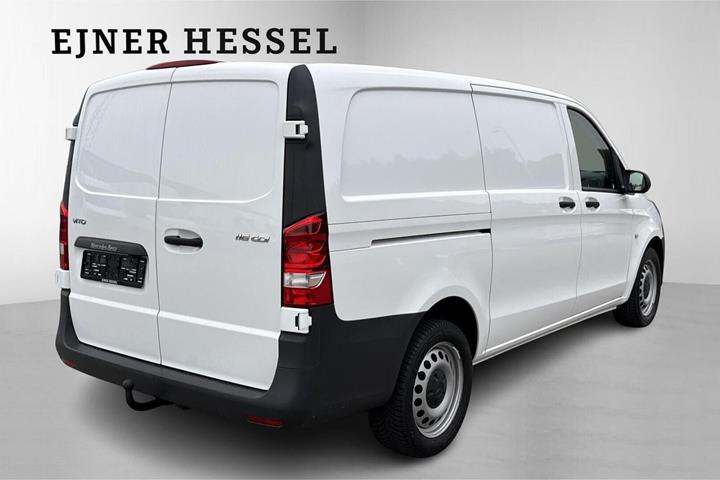 Hvid Mercedes Vito 116 fra 2023